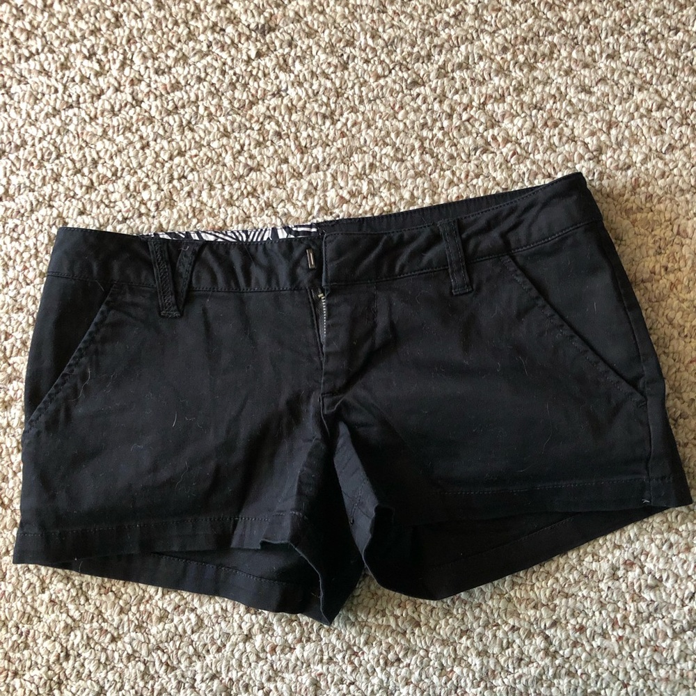 Volcom NWT Solid black shorts